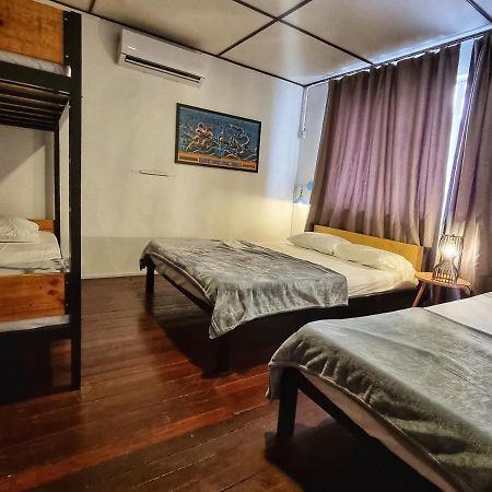 Treehouse Hostel Kuching Buitenkant foto