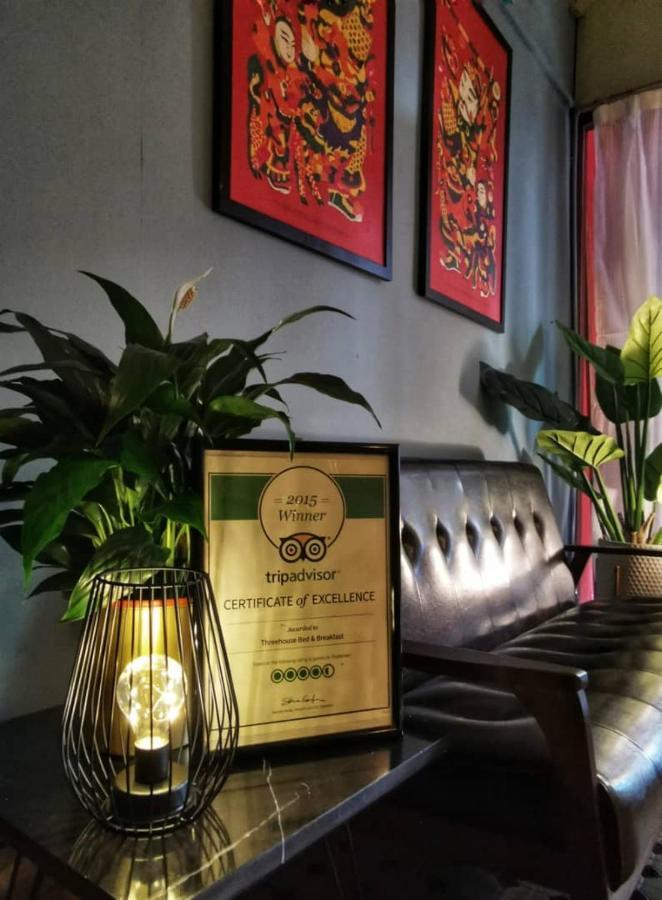 Treehouse Hostel Kuching Buitenkant foto