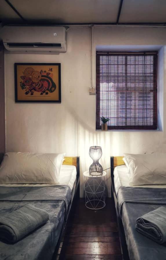 Treehouse Hostel Kuching Buitenkant foto