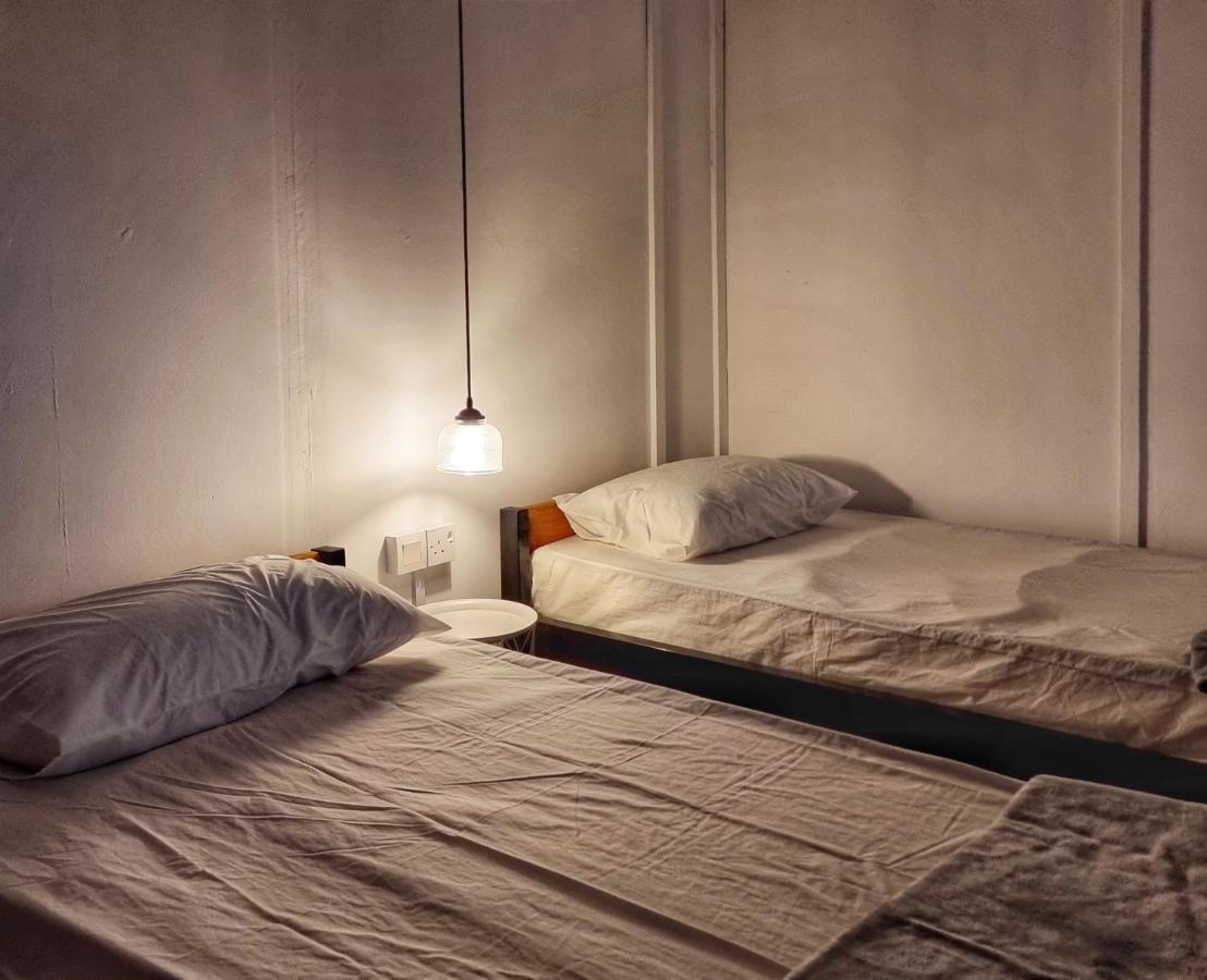 Treehouse Hostel Kuching Buitenkant foto