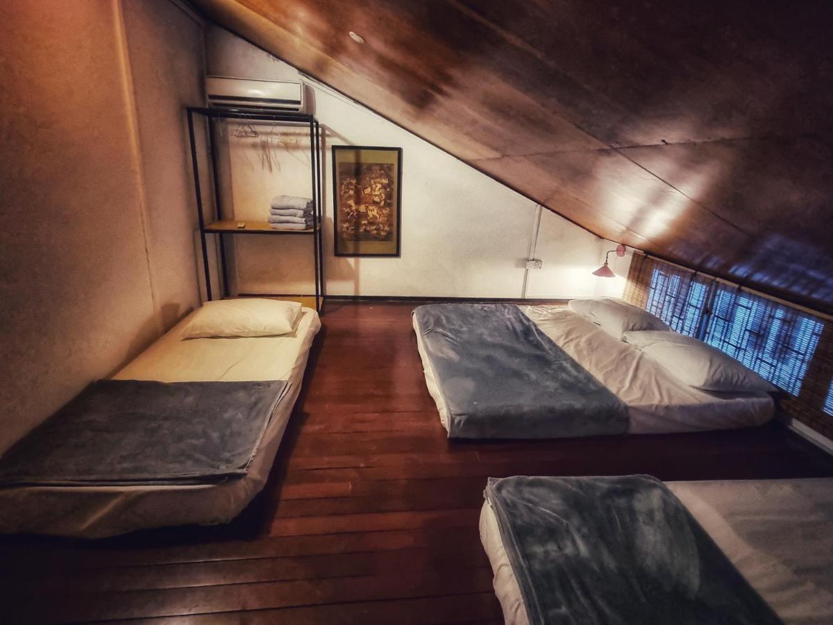 Treehouse Hostel Kuching Buitenkant foto