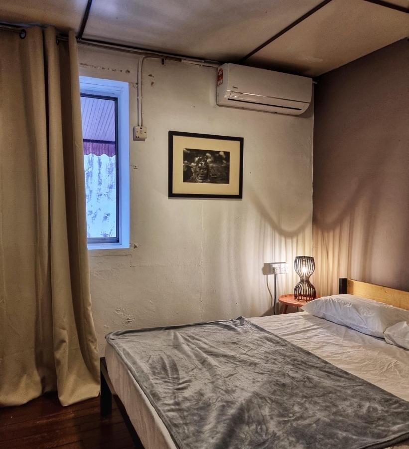 Treehouse Hostel Kuching Buitenkant foto