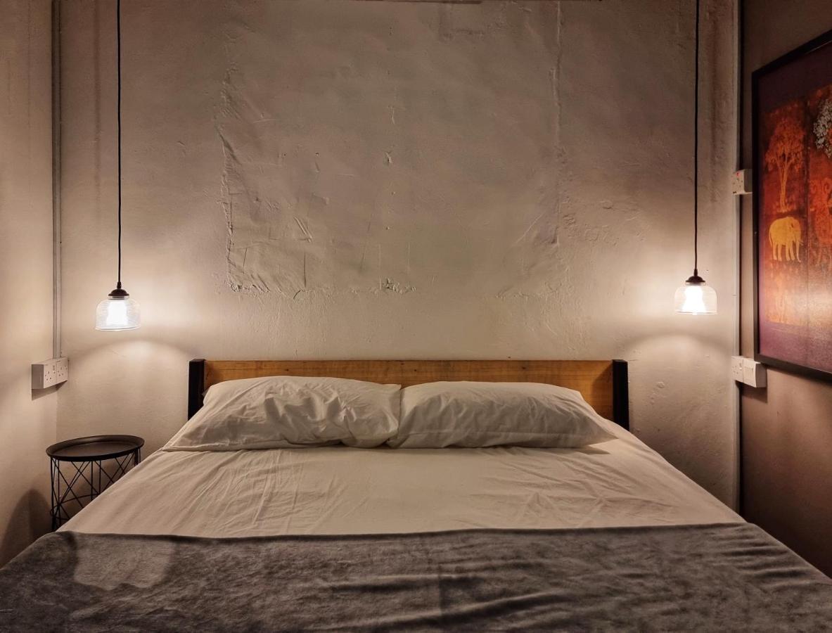 Treehouse Hostel Kuching Buitenkant foto
