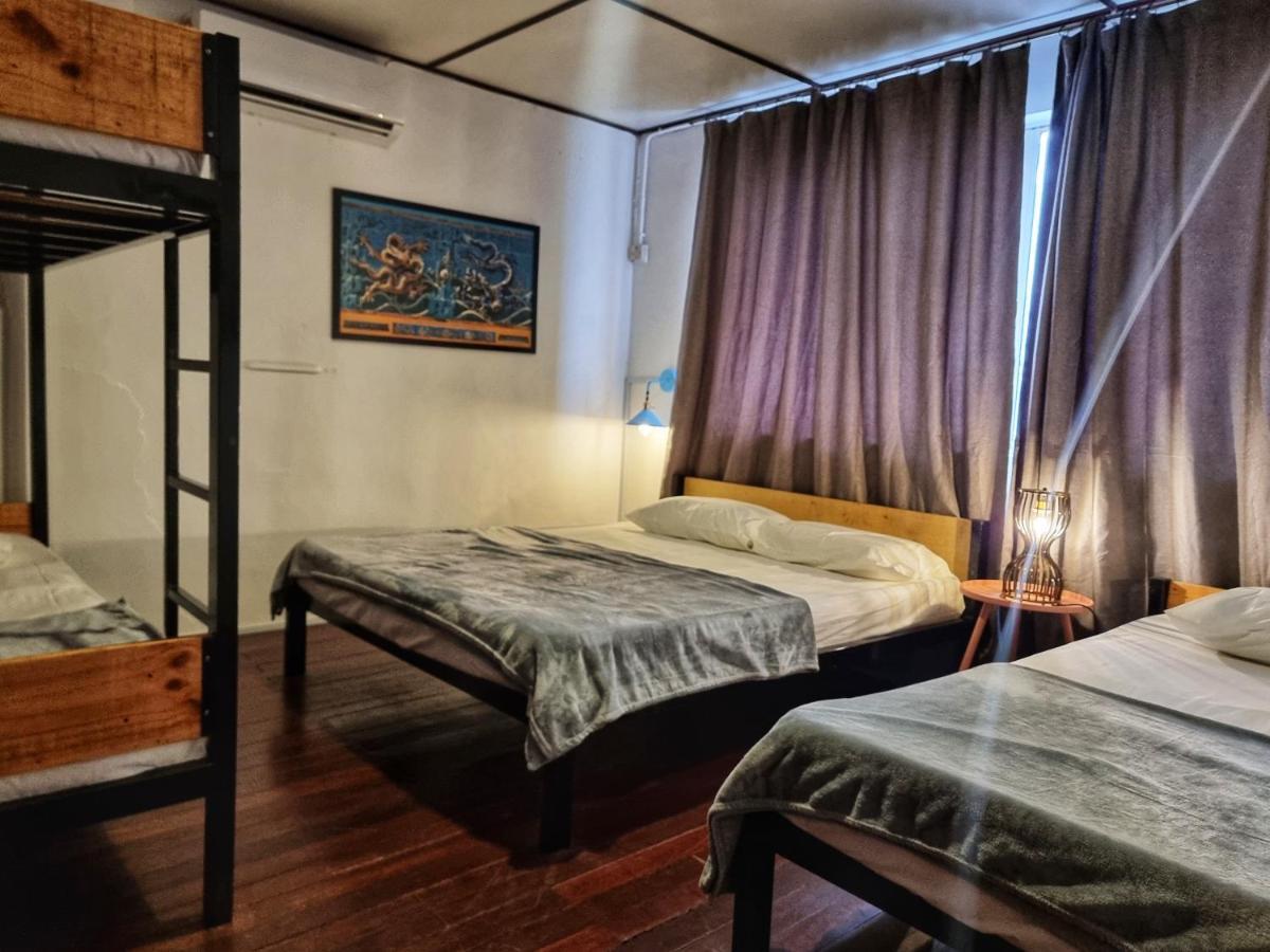 Treehouse Hostel Kuching Buitenkant foto